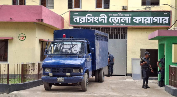 নরসিংদী কারাগারে হামলার  ১ বছর :   উদ্ধার হয়নি ৩৪ অস্ত্র, এখনো পলাতক ১২২ বন্দী