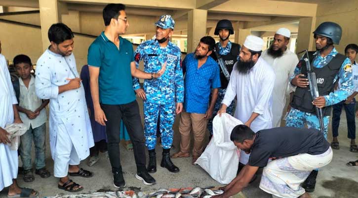 লক্ষ্মীপুরের মেঘনায় ১৭ লাখ টাকার কারেন্ট জালসহ ৪ জেলে আটক