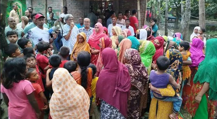 লালপুরে বাড়ি বাড়ি গিয়ে ধানের শীষের ভোট চাইছেন পুতুলের নেতা-কর্মী