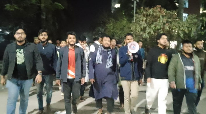 ইনকিলাব মঞ্চের নেতাকর্মীদের উপর হামলার প্রতিবাদে যবিপ্রবিতে বিক্ষোভ