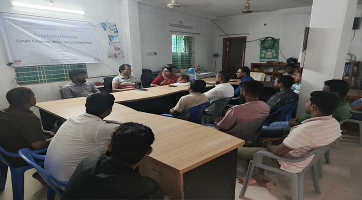 গোদাগাড়ীতে জলবায়ু ঝুঁকি ও জেন্ডার ন্যায্যতা উন্নয়নে রিইব-এর এফজিডি সভা