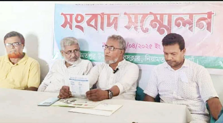 নিয়ামতপুরে বিএনপির কমিটি বাতিলের দাবিতে পদ বঞ্চিতদের সংবাদ সম্মেলন