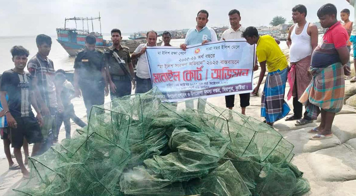 মিরপুরে মা ইলিশ সংরক্ষণ অভিযানে জাল পুড়িয়ে ধ্বংস, নৌকা জব্দ