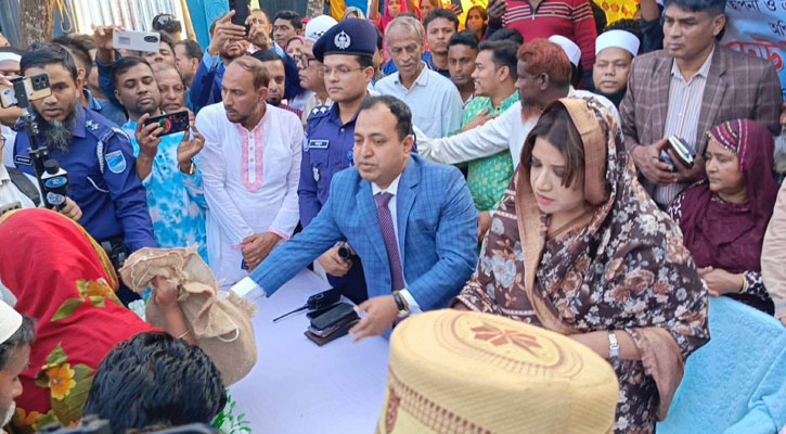 অগ্নিকাণ্ডে ক্ষতিগ্রস্ত পরিবারের পাশে পররাষ্ট্র প্রতিমন্ত্রী