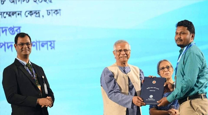 পার্বতীপুরের সিনিয়র উপজেলা মৎস্য কর্মকর্তা আবু জাফর মো. সায়েমের স্বর্ণপদক লাভ