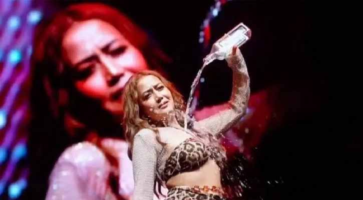 নেহার নাচ ও অঙ্গভঙ্গি ঘিরেই নতুন বিতর্ক