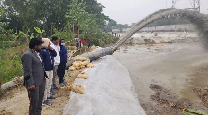 লৌহজংয়ের শিমুলিয়া ঘাটে অবৈধ ভরাটকাজ বন্ধ করল উপজেলা প্রশাসন