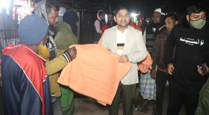 উজিরপুরে বিভিন্ন স্টেশনে শীতবস্ত্র বিতরণ করে প্রশংসায় ভাসছেন উপজেলা নির্বাহী কর্মকর্তা