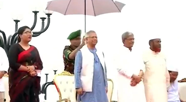 জুলাই ঘোষণাপত্র’ পাঠ অনুষ্ঠানে মঞ্চে প্রধান উপদেষ্টা