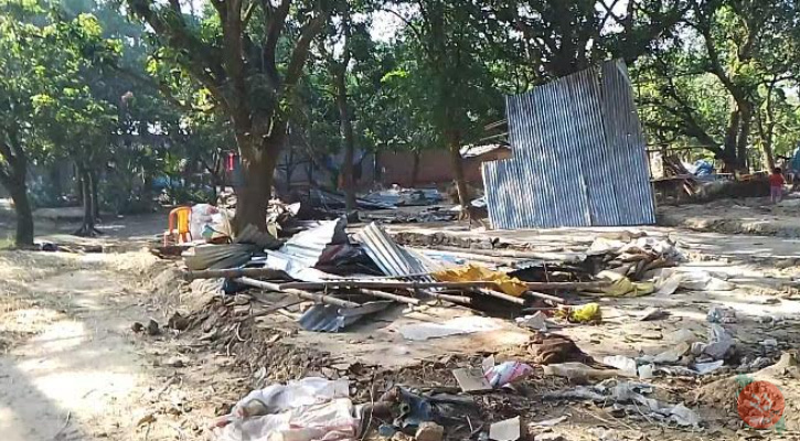 তানোরে পূর্ব শক্রতার জেরে বসতবাড়ি ভাংচুর ও লুটপাটের অভিযোগ