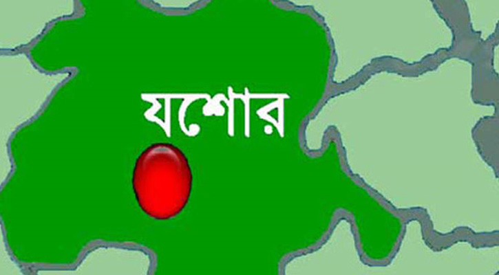 যশোরে ১২টি স্বর্ণের বারসহ চোরাকারবারি আটক