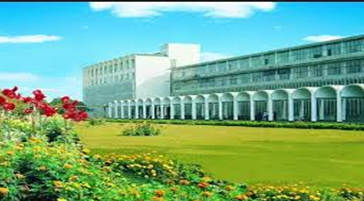 বাকৃবি অনির্দিষ্টকালের জন্য বন্ধ ঘোষণা, শিক্ষার্থীদের হলত্যাগের নির্দেশ