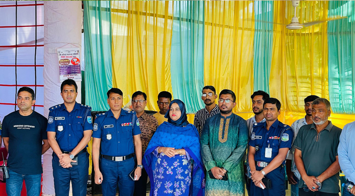 মাদারগঞ্জে জেলা প্রশাসক ও পুলিশ সুপার পূজামণ্ডপ পরিদর্শন