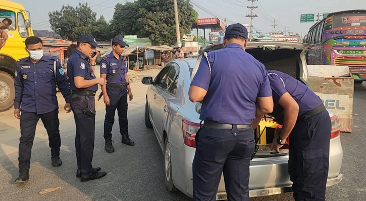 নিষিদ্ধ আওয়ামী লীগের ‘লকডাউন’ কর্মসূচি: আমিনবাজারে চেকপোস্ট, পুলিশের মুঠোফোন তল্লাশি