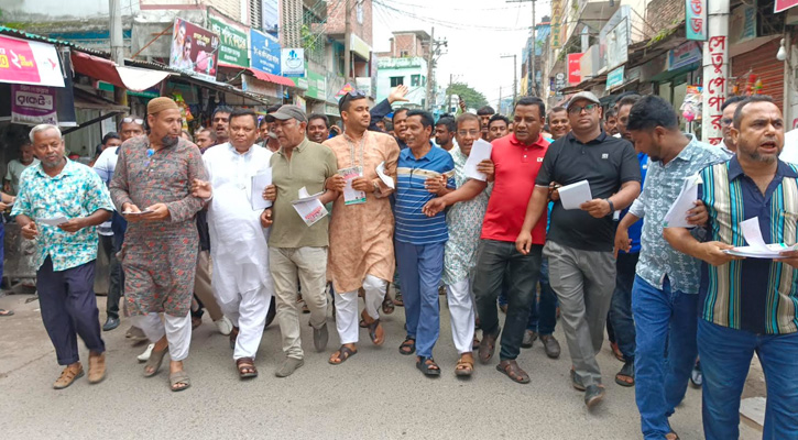 আদমদীঘিতে রাষ্ট্র মেরামতের ৩১ দফা প্রচারে জেলা বিএনপি নেতার লিফলেট বিতরণ