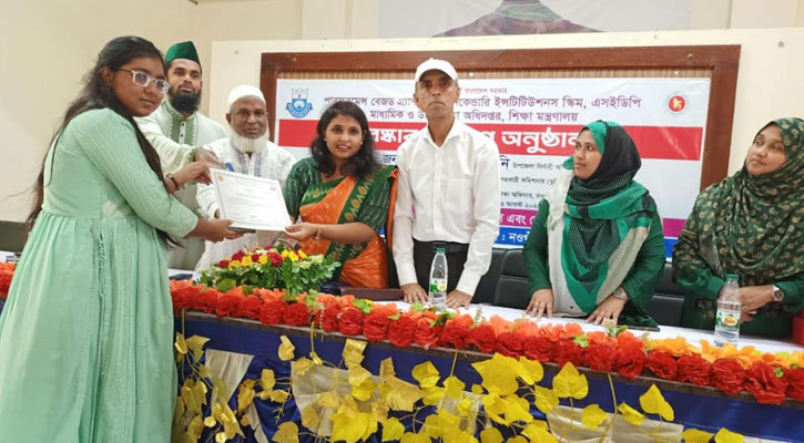 বদলগাছীতে পারফরম্যান্স বেজড গ্র্যান্টস স্কিমের আওতায় পুরস্কার বিতরণ