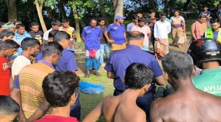 যশোরে চোর সন্দেহে বৃদ্ধকে কুপিয়ে হত্যা