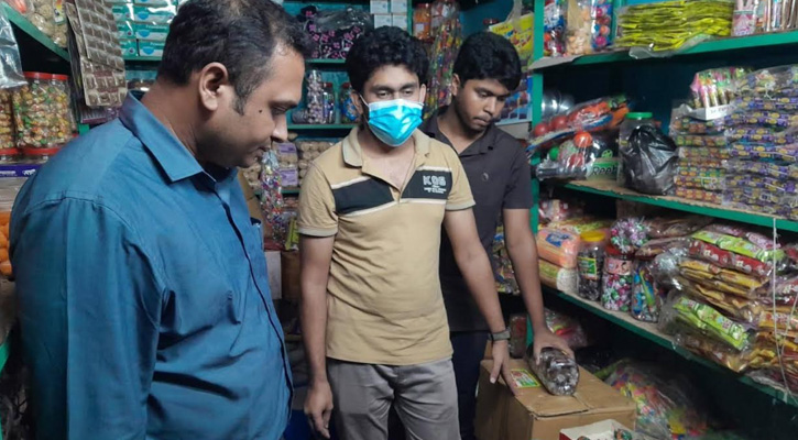 বিস্ফোরক দ্রব্য ও মোড়কবিহীন পণ্য বিক্রিতে শ্রীমঙ্গলে দুই প্রতিষ্ঠানে জরিমানা