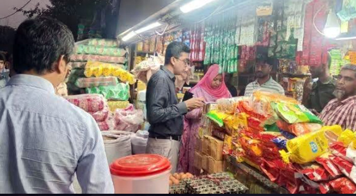 বোয়ালখালীতে পলিথিন বিক্রির কারণে ২৫ হাজার টাকা জরিমানা