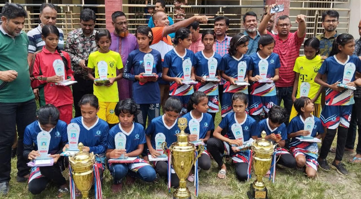 ঢাকা বিভাগে চ্যাম্পিয়ন হওয়ায় মুকসুদপুরে কৃতী ছাত্রীদের সম্মাননা প্রদান