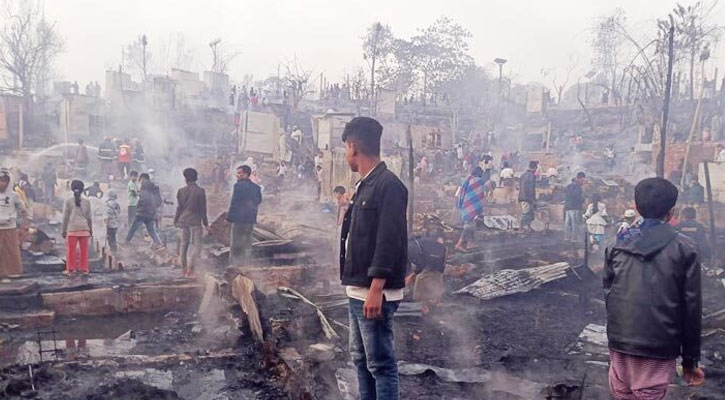 রোহিঙ্গা ক্যাম্পে ভয়াবহ আগুনে পুড়লো সাড়ে চার শতাধিক ঘর