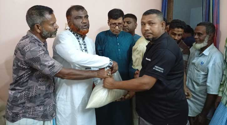 বোয়ালখালী পৌরসভায় ৬০০ পরিবারে ত্রাণ বিতরণ