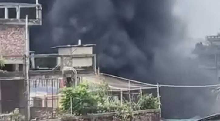 কামরাঙ্গীরচরে জুতার কারখানায়  আগুন