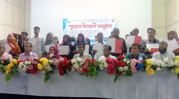 যশোর ও কেশবপুর উপজেলা শিক্ষা অফিসের আয়োজনে কৃতি শিক্ষার্থীদের ক্রেস্ট ও সম্মাননা প্রদান