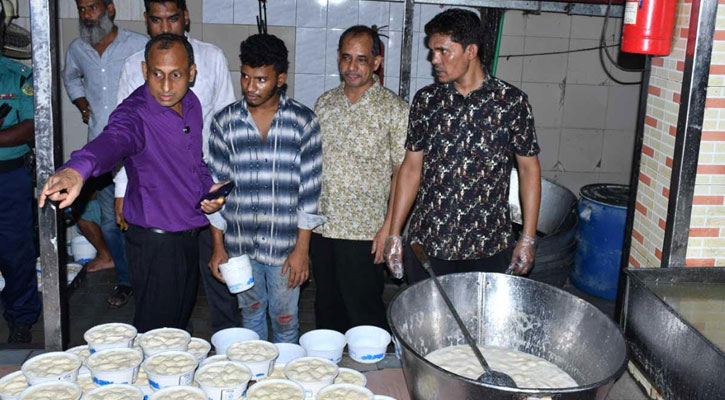 চট্টগ্রাম নগরীর লালখান বাজারের হাইওয়ে সুইটসকে দেড় লাখ টাকা জরিমানা