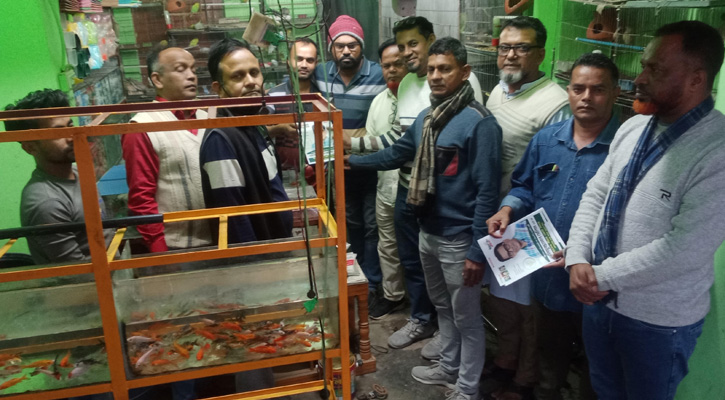 ধানের শীষের প্রচারে ঘরে ঘরে মুকসুদপুরে বিএনপির নেতাকর্মীরা