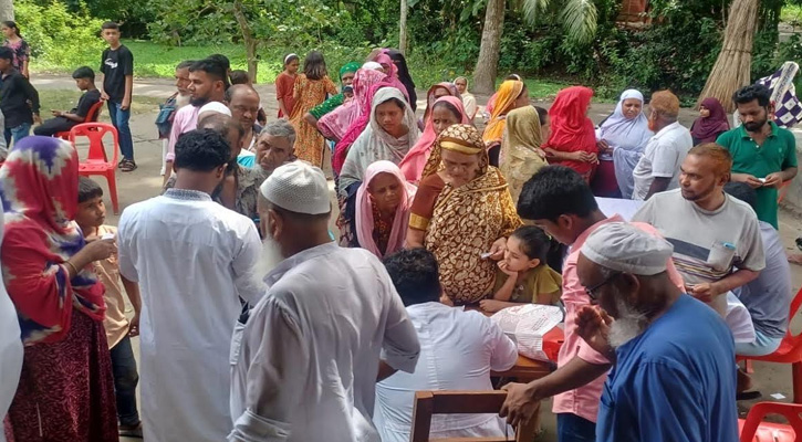 ফরিদপুরের বাকপুরায় বিনামূল্যে চিকিৎসা ক্যাম্পে অংশ নিলেন কয়েকশত মানুষ
