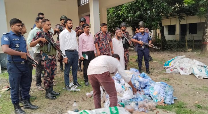 কোটচাঁদপুরে যৌথ টাস্কফোর্সের অভিযান: তিন দোকান থেকে অবৈধ কারেন্ট জাল ও পলিথিন উদ্ধার