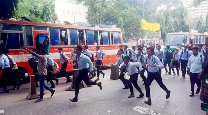 সংঘর্ষে জড়ালো ঢাকা কলেজ-আইডিয়াল কলেজের শিক্ষার্থীরা