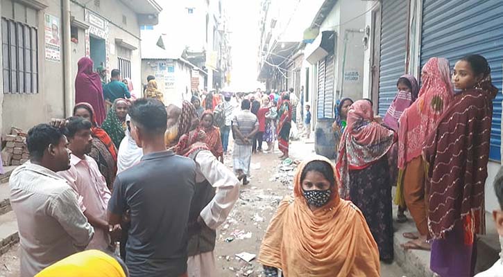 স্ত্রীকে গলা কেটে হত্যার পর নিজের গলায় ছুরি চালান স্বামী