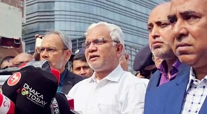 চিকিৎসা নিতে পারছেন খালেদা জিয়া, গুজবে কান না দেয়ার অনুরোধ ডা. জাহিদের