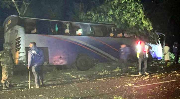 কাশিয়ানীতে গাছ ফেলে মহাসড়ক অবরোধের চেষ্টা