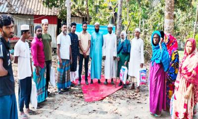 বাউফলে পিপলস রাইট ফাউন্ডেশনের ইফতার বিতরণ