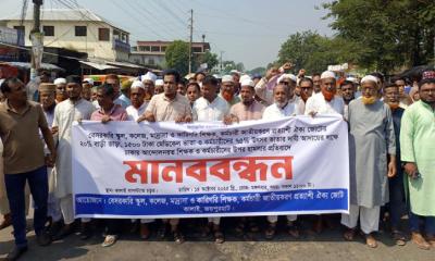 শিক্ষক নির্যাতনের প্রতিবাদে জয়পুরহাটে ক্লাস বর্জন, মহাসড়ক অবরোধ