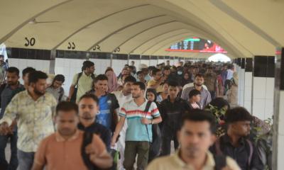 ছুটি শেষে ঢাকামুখী মানুষের ঢল