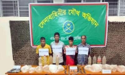 বোয়ালখালীতে অস্ত্র ও মদসহ সেনাবাহিনীর হাতে  আটক ৪
