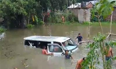 প্রবাসীকে আনতে গিয়ে সড়ক দুর্ঘটনায় একই পরিবারের ৭ জন নিহত