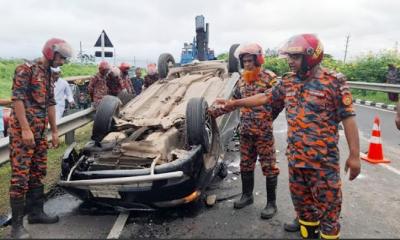 ঢাকা-মাওয়া এক্সপ্রেসওয়ের শ্রীনগরে প্রাইভেটকার উল্টে  নিহত ৩