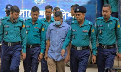 ট্রাইব্যুনালে হাজির করা হলো সাবেক আইজিপি মামুনকে