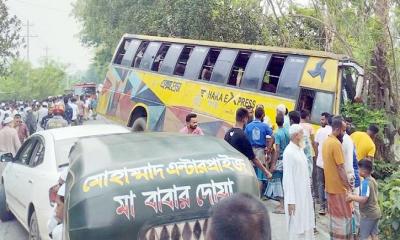 সিরাজগঞ্জে বাস-অটোভ্যান সংঘর্ষে স্বামী-স্ত্রীসহ নিহত ৩