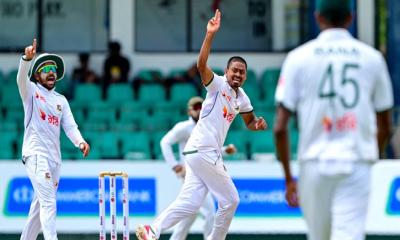 দিনের শুরুতেই বাংলাদেশের ঘুরে দাঁড়ানো, তাইজুল-রানার তিন শিকার