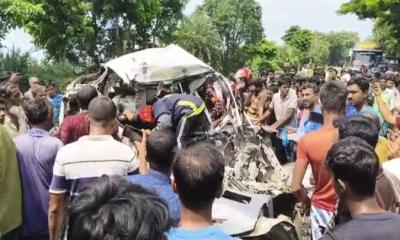 বড়াইগ্রামে ট্রাক-মাইক্রোবাস সংঘর্ষে ৫ নারীসহ নিহত ৬