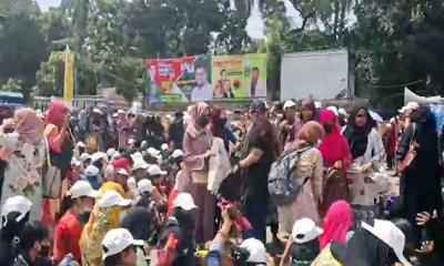 স্থায়ী ক্যাম্পাসের দাবিতে টেকনিক্যাল মোড়ে শিক্ষার্থীদের অবরোধ
