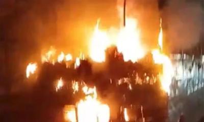 মানিকগঞ্জে স্কুলবাসে আগুন, ঘুমন্ত চালক দগ্ধ