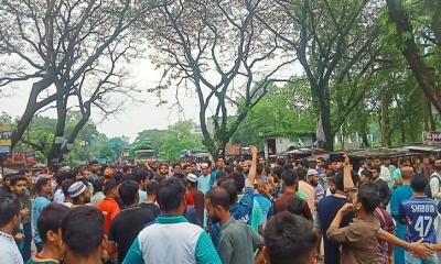 এনসিপির সমাবেশে হামলার প্রতিবাদে ইবিতে বিক্ষোভ, সড়ক অবরোধ