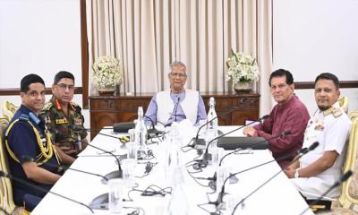 প্রধান উপদেষ্টার সঙ্গে তিন বাহিনী প্রধানের বৈঠকে যেসব বিষয় আলোচনা